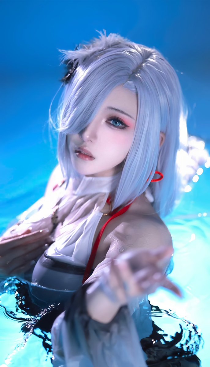 Have you ever seen Shenhe in the water?😳 #Shenhe #cosplay #GenshinImapact https://t.co/6INbwK3VKz