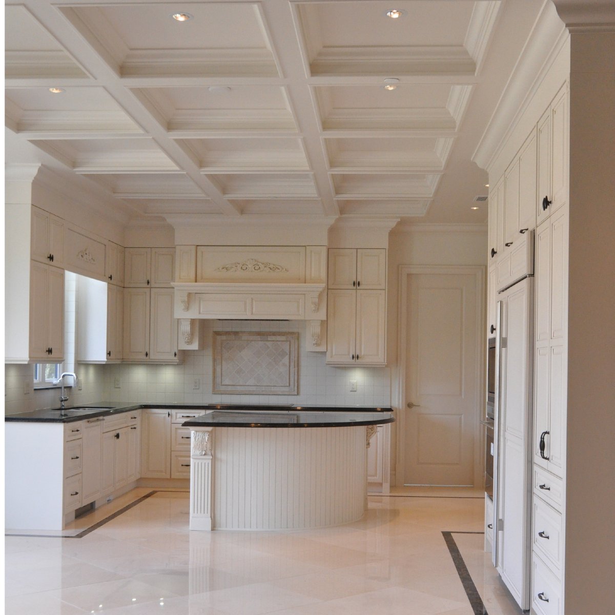 💫Step into a World of Graceful Simplicity, where Crisp White Palettes and Classic Design Elements Set the Stage for a Stunning Kitchen Transformation.
#ilovekitchens #customcabinet #millwork #cabinetry #design #kitchencabinet #kitchenrenovation #kitchenremodelling