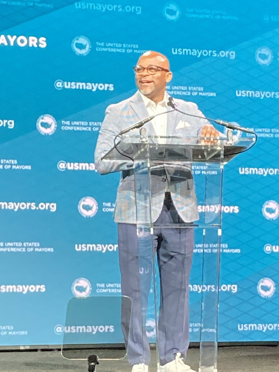 Congratulations @MayorHancock on being awarded the 2023 Climate Protection Award from your peers in the US Conference of Mayors! A tribute to your leadership on serious climate action. @usmayors #Mayors2023 #Denver #ClimateAction