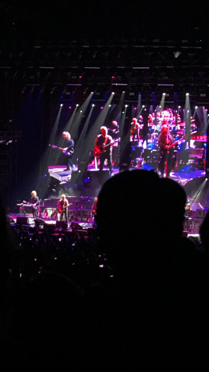 h3FootSoldier's tweet image. 5th time seeing them and it still gets me all emotional. #thecure #climatepledgearena