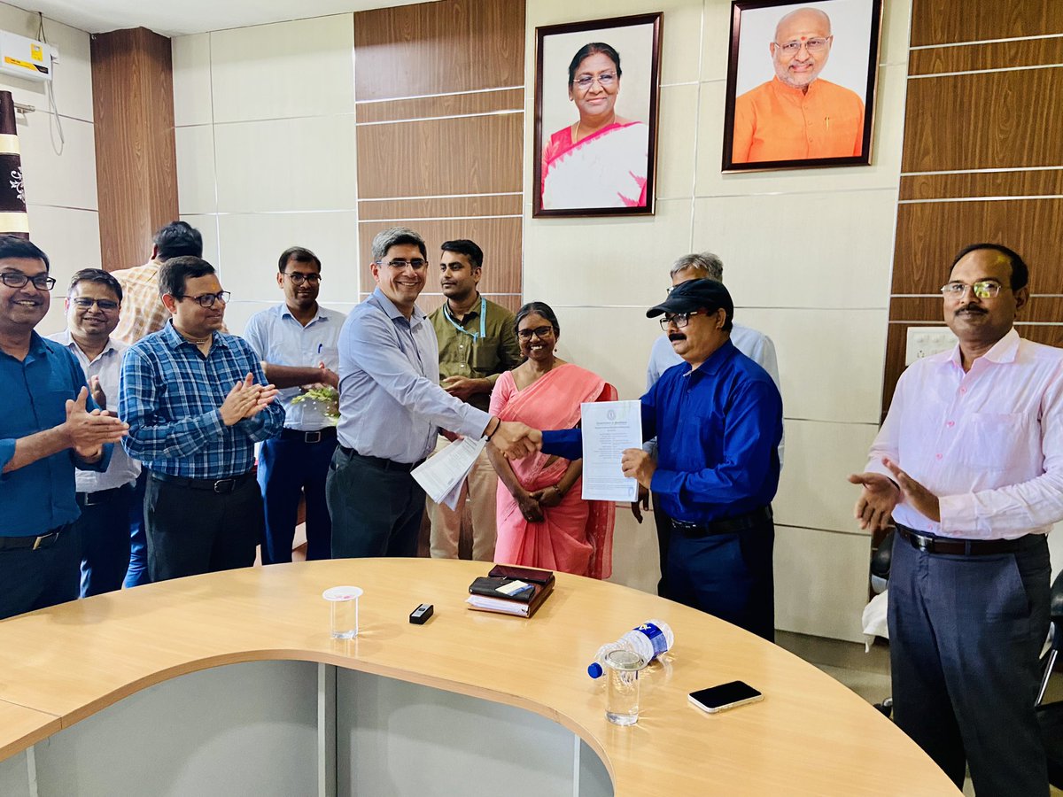 DumkaVle's tweet image. सीएससी झारखंड तथा एसकेएमयू यूनिवर्सिटी के बीच शिक्षा के क्षेत्र में विकास के लिए ओएमयू संपन्न।
#CSCacademy
@PatankarRishi @CSCegov_ @ceo_csc @sanjaykrakesh @CSCJharkhand @jh_csc @spm_jharkhand @anupam7773 @AmitShah @PMOIndia @HemantSorenJMM @DumkaDc @academy_csc @Badal_Patralekh