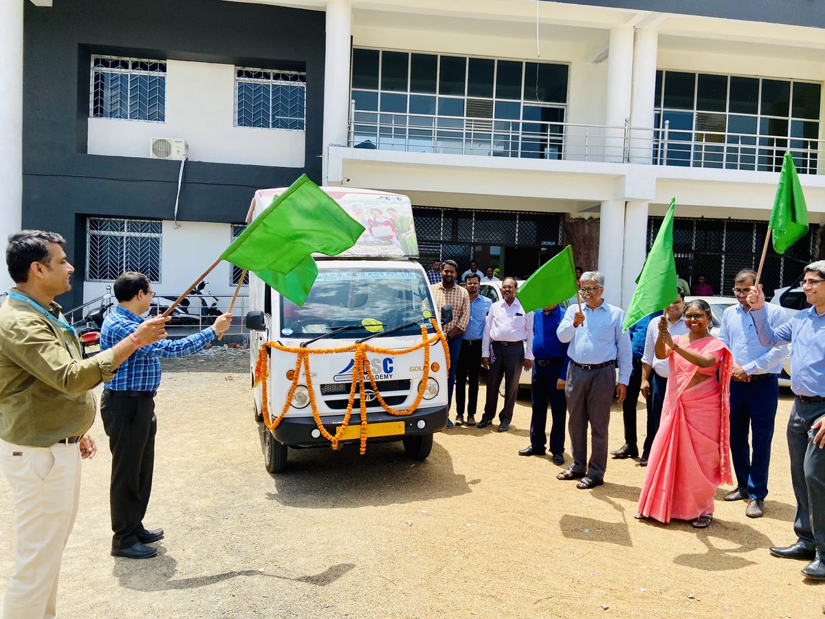 DumkaVle's tweet image. सीएससी झारखंड तथा एसकेएमयू यूनिवर्सिटी के बीच शिक्षा के क्षेत्र में विकास के लिए ओएमयू संपन्न।
#CSCacademy
@PatankarRishi @CSCegov_ @ceo_csc @sanjaykrakesh @CSCJharkhand @jh_csc @spm_jharkhand @anupam7773 @AmitShah @PMOIndia @HemantSorenJMM @DumkaDc @academy_csc @Badal_Patralekh