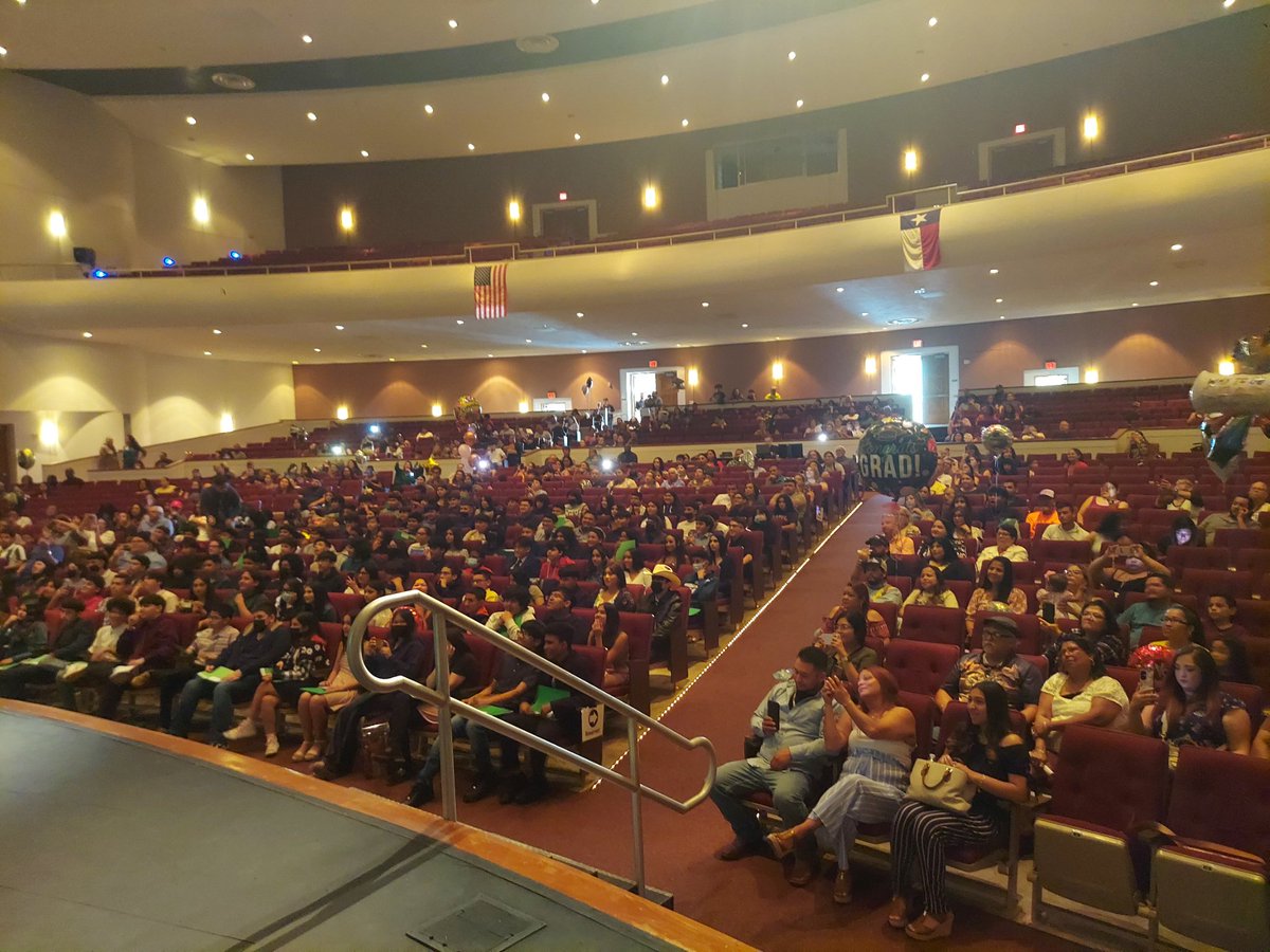 Travis McKelvain (@travismckelvain) on Twitter photo What a beautiful send-off celebration for our 8th graders at ET Wrenn MS! We are excited to see these amazing students excel in our high schools next year! <a href="/ETWrennMS/">E.T. Wrenn Middle School</a> What a beautiful send-off celebration for our 8th graders at ET Wrenn MS! We are excited to see these amazing students excel in our high schools next year! <a href="/ETWrennMS/">E.T. Wrenn Middle School</a>