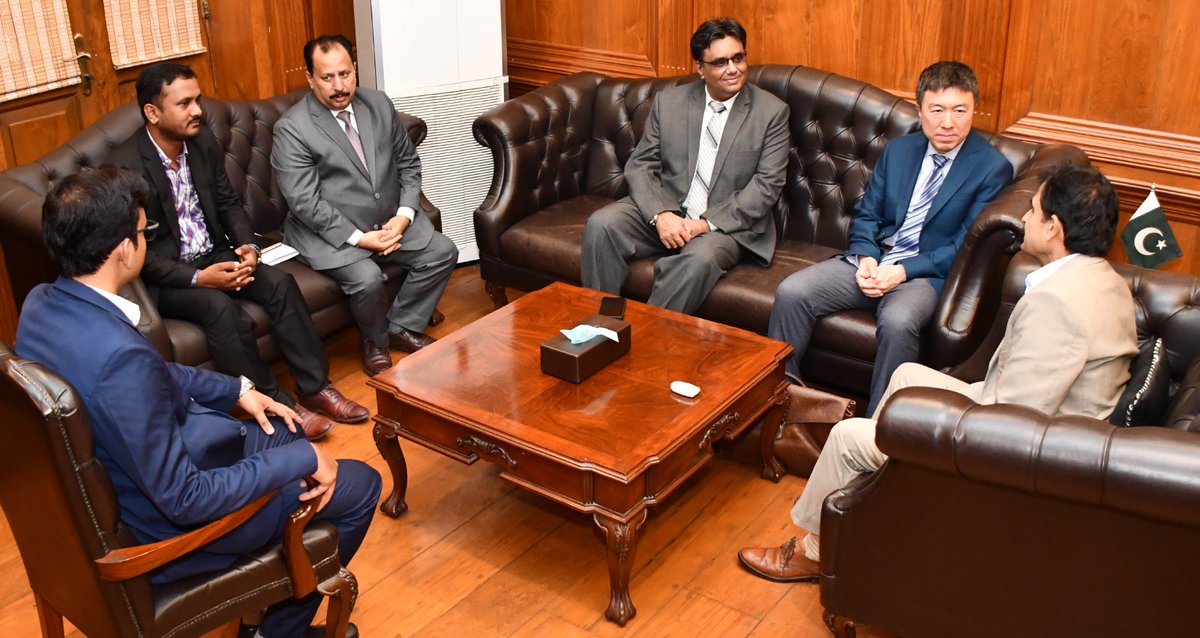 Dr. Gan Quan, Director, Tobacco Control Program, the Union International with his team called on Commissioner Karachi Mr. Muhammad Iqbal Memon