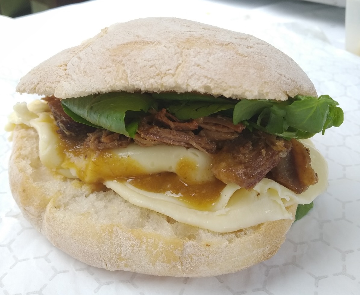 avdgastronomia's tweet photo. Pecho 'caldereado'
"Una de las piezas más duras de la res se transforma por la acción de fuego y las largas horas de cocción en un suave y sabroso manjar que los llaneros del Piedemonte Andino disfrutan en medio de los afanes de la jornada". 
https://t.co/XTOpDYg440 @elfogon https://t.co/9FpLpOgWeo