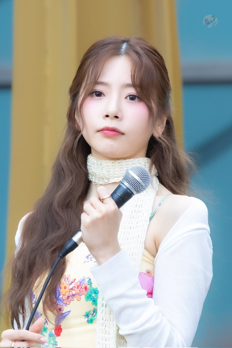 Caera0517's tweet photo. 230602 미니팬미팅
처음 찍어본 지유 ❤

#드림캐쳐 #지유
#DREAMCATCHER #JIU
@hf_dreamcatcher https://t.co/SWoNBcSWiN