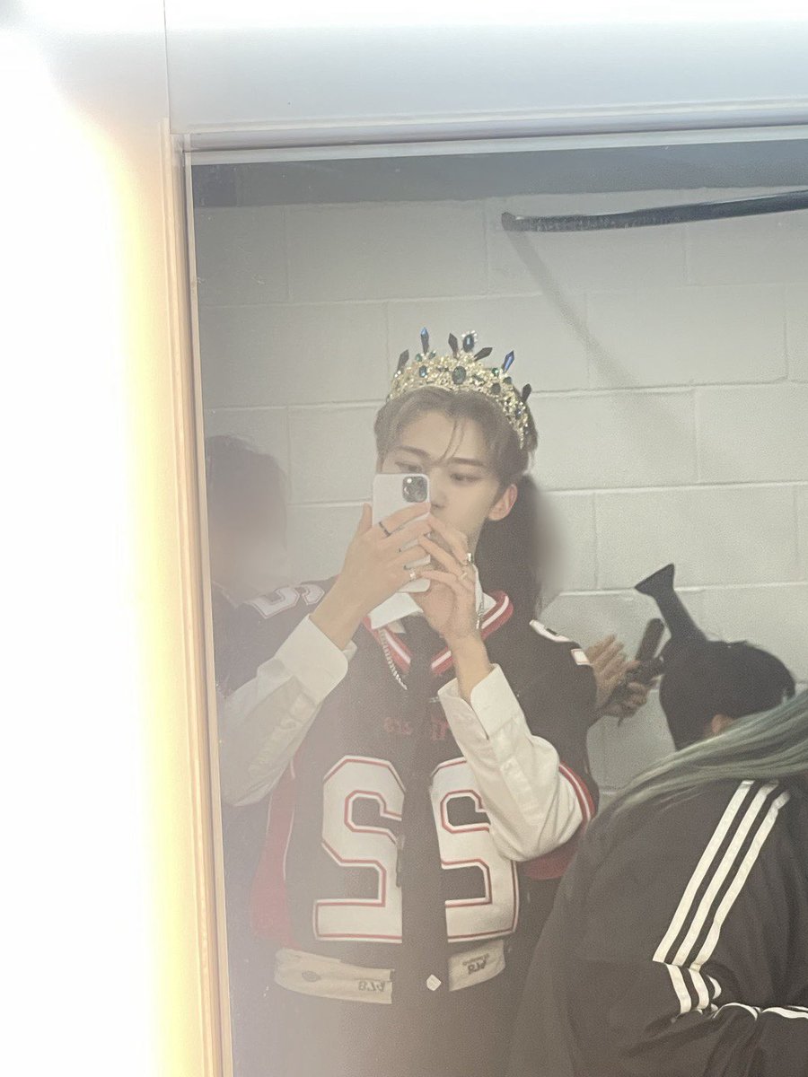 저황태자왕관쓰고 강하띠짓하는거 너무커여움...🥹
