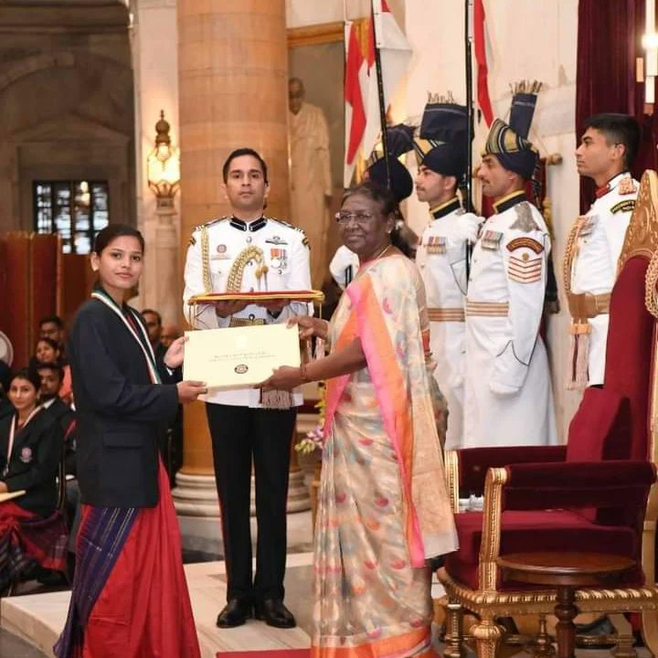 LodhiSatyaraj's tweet photo. Nagod ब्लॉक की जन सेवा मित्र अर्चना@cmyip_mp kushwaha को समाज सेवा के क्षेत्र में राष्ट्रपति पुरस्कार , राज्यपाल सम्मान@cmmadhyapradesh ,विंध्य पुरस्कार सतना जिलेकी @jansevamitr_satna व अन्य पुरस्कारों से नवाजा गया #cmyip #cmpdp https://t.co/YWokatt3PA