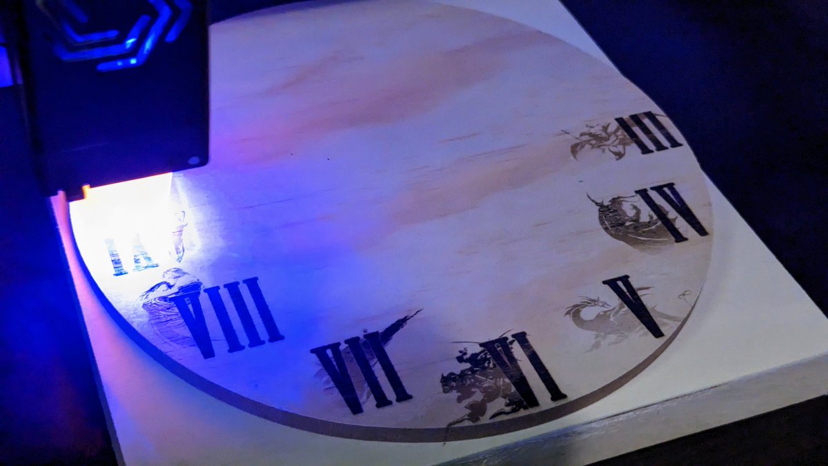 PatBetaTesteur's tweet photo. Les amies de Legend of Pixel m'ont inspiré à leur tour.
J'étais tanné de ne pas avoir l'heure dans mon bureau sauf sur mon écran d'ordinateur. 😅
#Ortur #OLM3 #FinalFantasy #Pyrography #Horloge #Clock #Pyrogravure https://t.co/DS3G47wKId