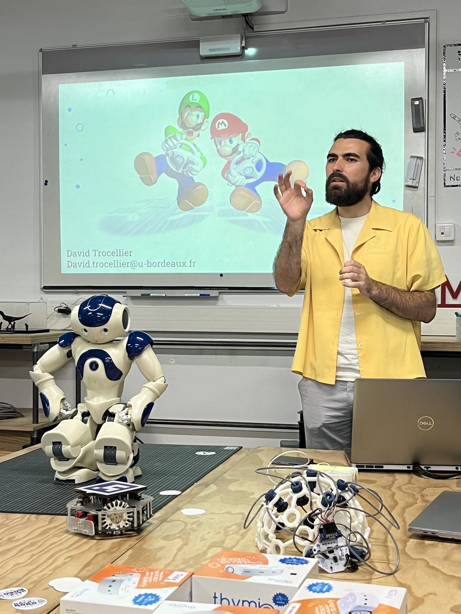 neuronalX's tweet image. @Davidtrocellier nous présente son projet du Hackaton #hack1robo @capsciences 

Faire un mario kart avec un EEG et des robots #thymio 

@Inria_Bordeaux @potioc_team