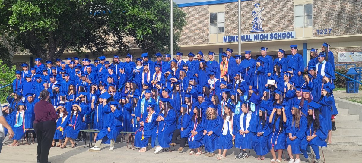 Blessed to meet a wonderful group of young people ready to go & do great things in this world in my first full year  @EISDMemorialHS @EISDofSA! A special Thank You to all the student athletes that committed to our program this year. Remember to always #PlayToWIN & #RememberThe55