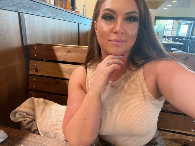 Hi. Here&rsquo;s my face! https://t.co/8N9jkMsuqw