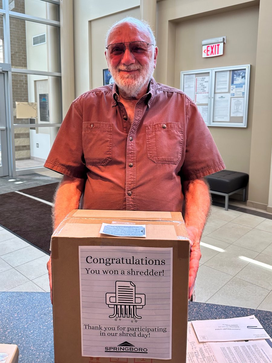 cityofboroOH's tweet image. The City held a drawing for three shredders during our Shred Day event on May 20. More than 440 vehicles brought a total of 7,000 lbs. of paper for shredding! Congratulations to our winners of their very own shredder! We&apos;ll host another shredding event in October.