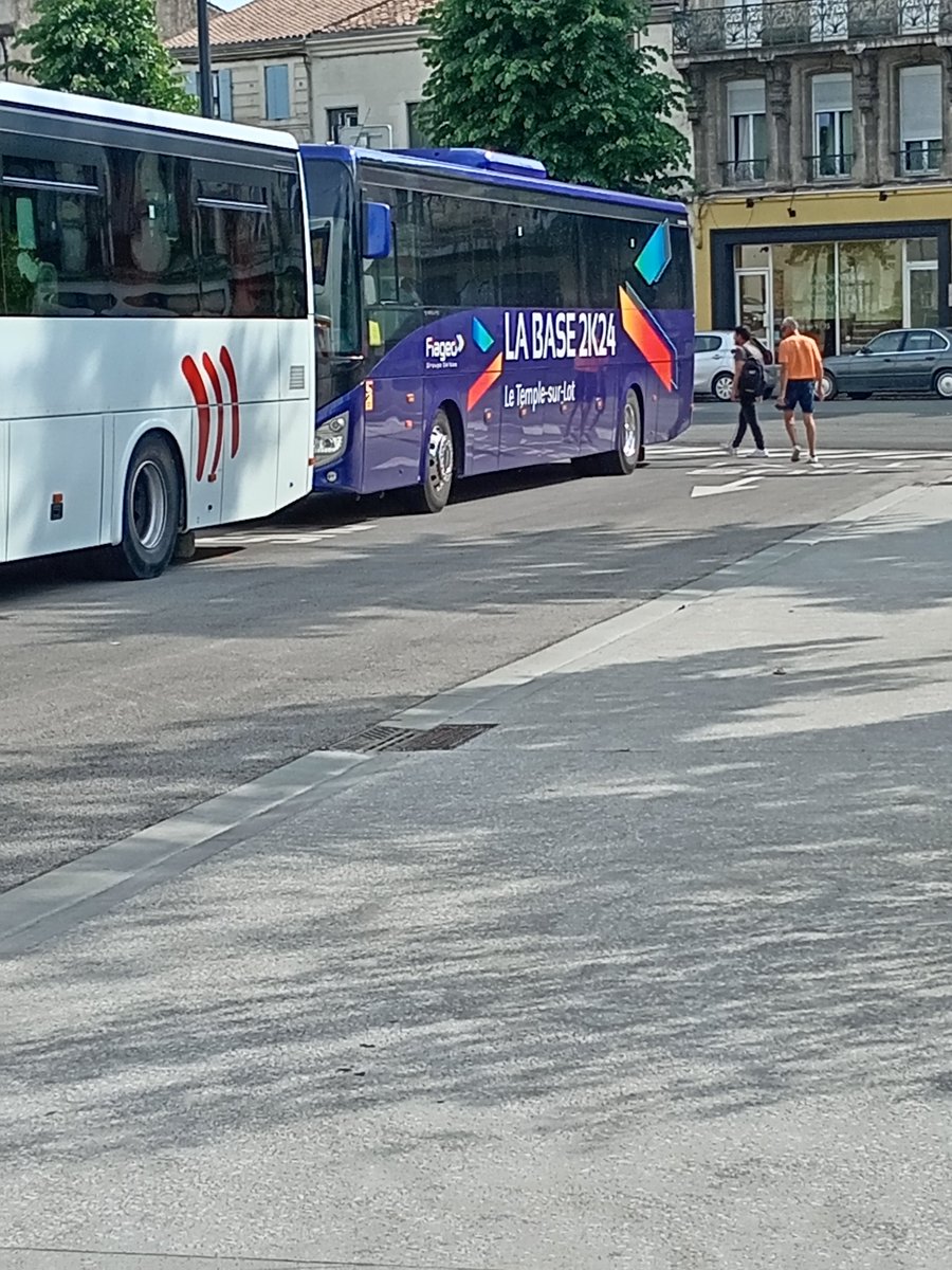 PierrotDLT's tweet photo. Iveco #Evadys avec une déco spéciale pour les JO 2024.
@carconducteur @Busmandu91 @busconducteur @conductrice3873 il est beau et confortable (j'étais passager aujourd'hui). Mais rassurez moi: je suis le seule où pas à trouver la boîte 12 vitesses robotisée peu réactive ? https://t.co/Gty2EEah6c