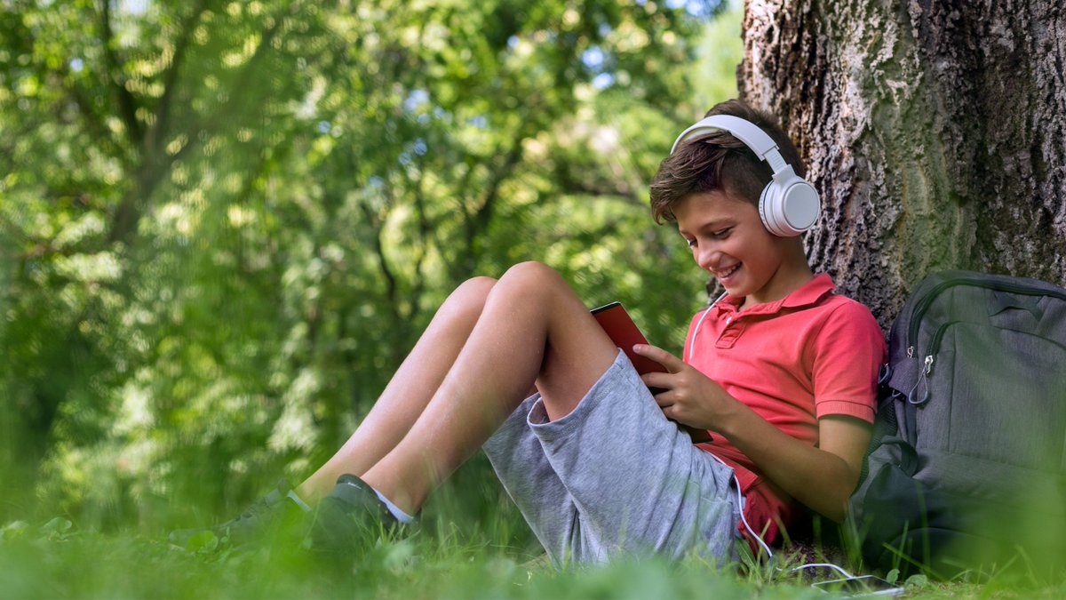 How Audiobooks Help Emerging Readers and Inspire a Love of Books zurl.co/T0Zt #GetKidsReading #Edutopia #k12 #edutwitter