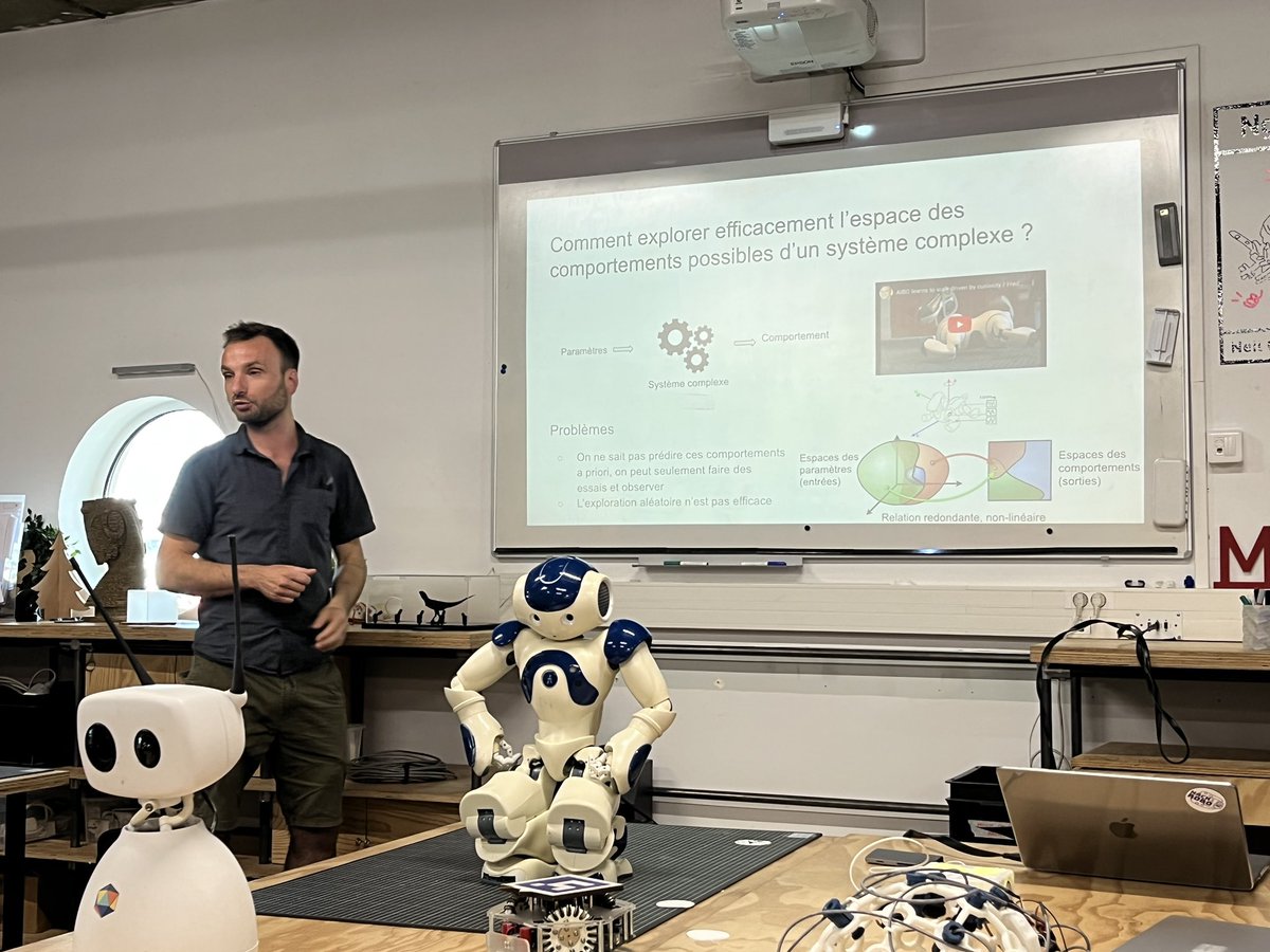 neuronalX's tweet image. @Clement_MF_ et Jesse présentent leur projet #hack1robo 

Découverte automatisée en intelligence et vie artificielle 

@FlowersINRIA @Inria_Bordeaux @capsciences
