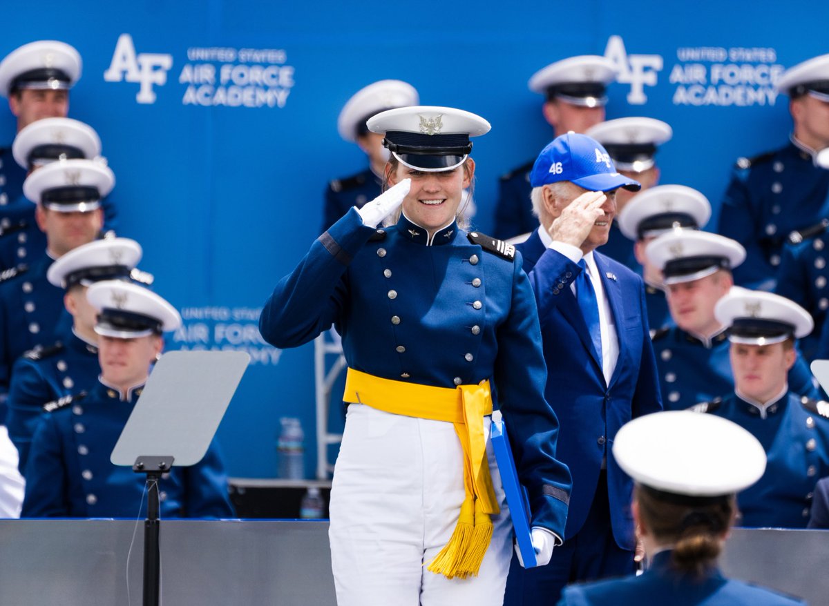 AF_WBB's tweet photo. 𝒞𝓁𝒶𝓈𝓈 𝑜𝒻 2023. ✨

Proud of our 2nd Lieutenants. https://t.co/0DODwhUewv