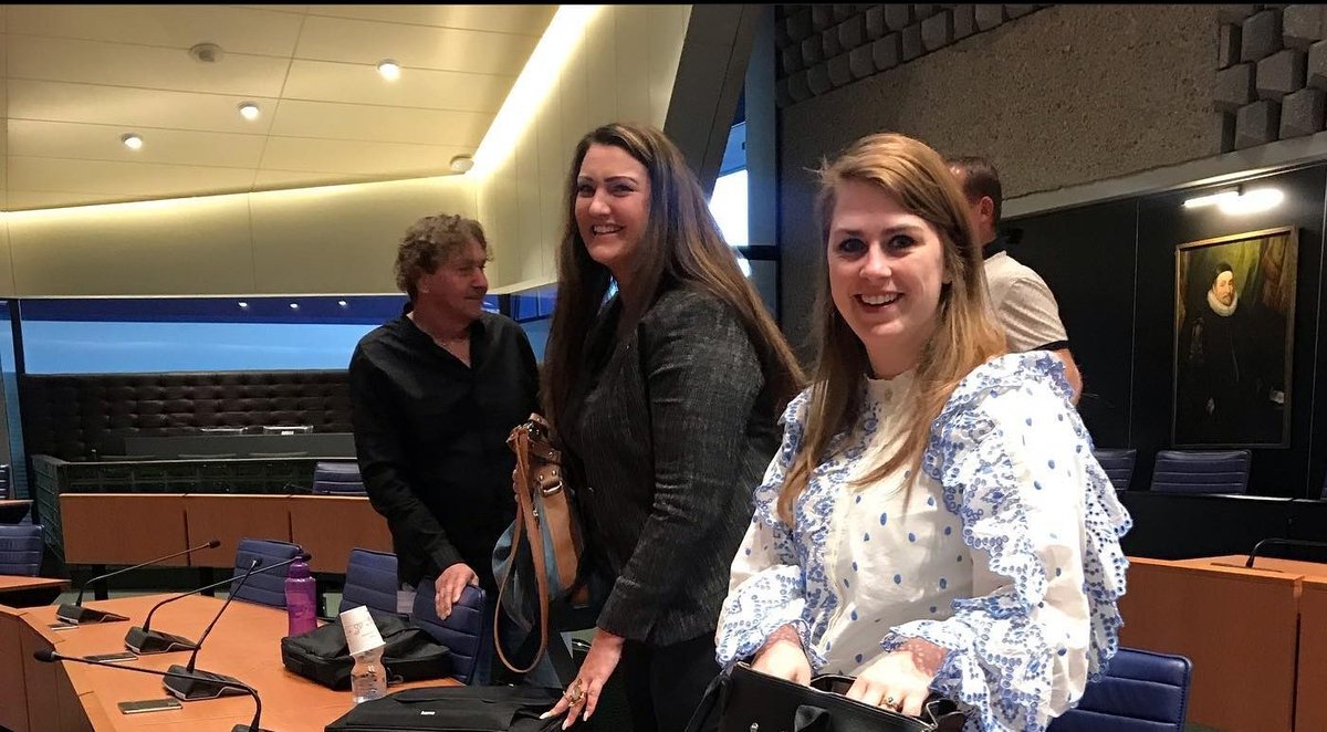 angelakuiper's tweet photo. Vandaag hebben we 'n #AVG sessie bijgewoond in de Statenzaal, daarna zijn Corine &amp; ik, samen net @dukkie6, op werkbezoek geweest bij De Koraal Vlinder (speciaal #onderwijs) en Maashorst (#Jeugdzorg &amp; #Opvoedhulp). Op de open dag hebben we een uitgebreide rondleiding gekregen.#BBB https://t.co/nQLuBNrA9s