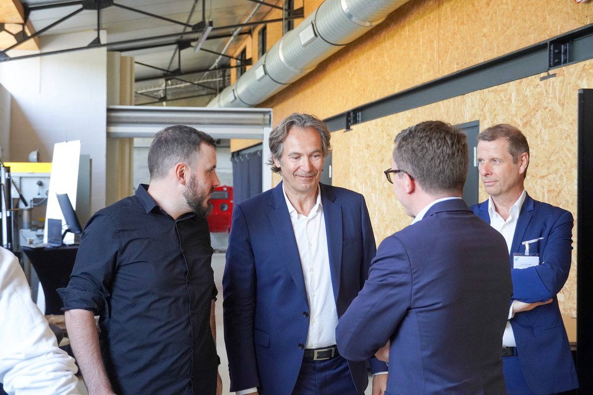 Au <a href="/ParisHardware/">Paris-Saclay Hardware Accelerator</a> Accelerator, j’ai échangé avec Guillaume Baniel CEO de Revival Bionics, start-up qui développe une prothèse biomécanique révolutionnaire.

👟 De la taille d’une chaussure, elle est capable de reproduire les mouvements du pied. Un bel exemple à soutenir !