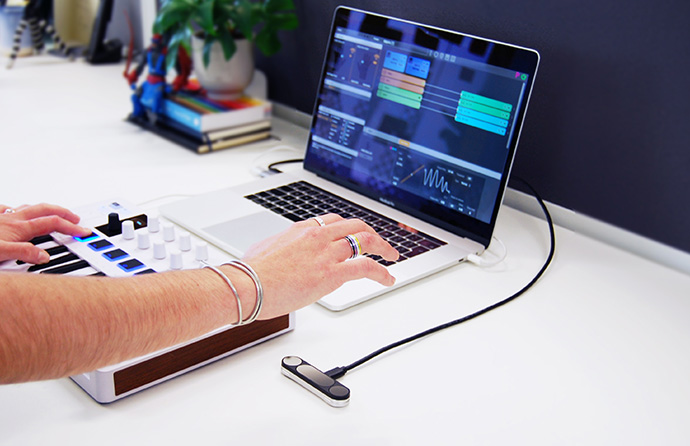 You asked, we listened.

Gemini is coming to MacOS for both the original and the new Leap Motion Controller 2 🤩 

Full releases to come Summer 2023. Not too long to wait now! 
🗞️ bit.ly/3oFatGw