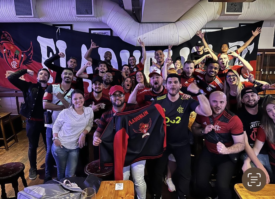 FlaDublin's tweet photo. Mais um encontro da Fladublin para prestigiar nosso Mengão ♥️🖤 https://t.co/oJ9a1Uzm55