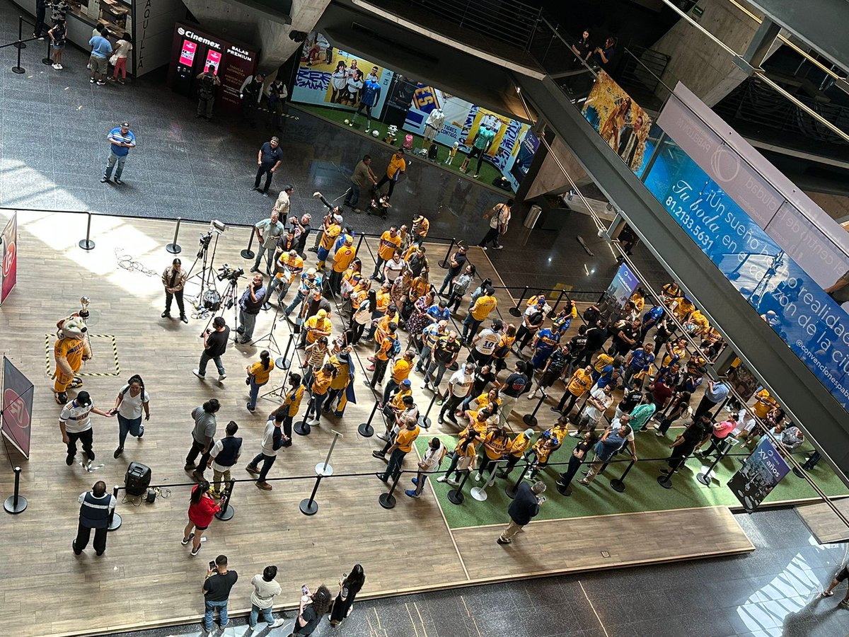 ¡Siguen los Incomparable tomándose la foto con la Octava...gracias por estar en el llamado de <a href="/TelevisaMty/">TelevisaMty Oficial</a>, en nuestras instalaciones en <a href="/Pabellon_M/">Pabellon M</a>.

Estará hasta las 5 de la tarde.