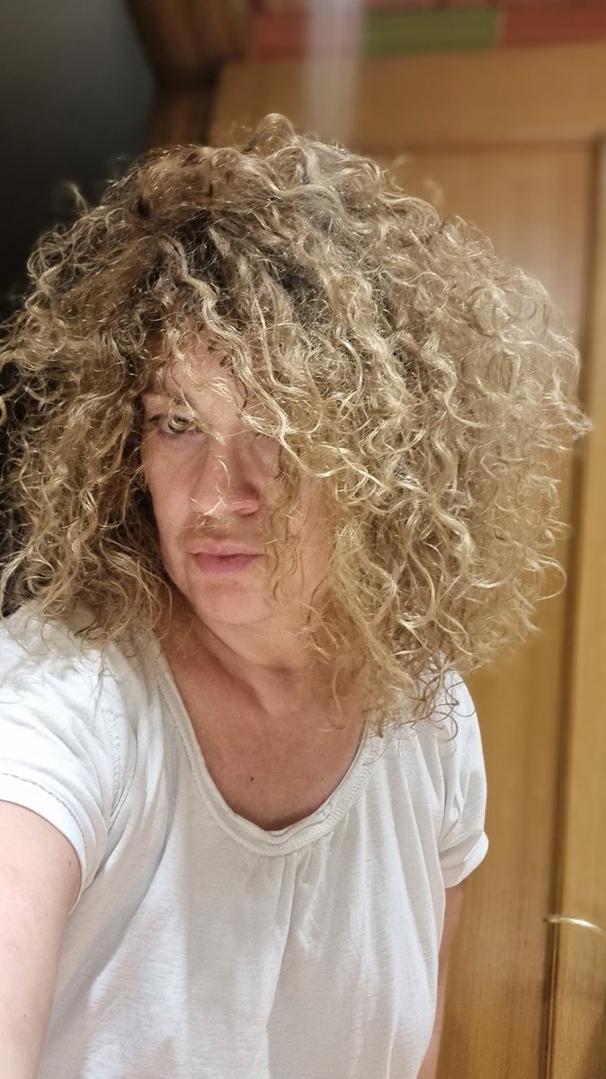 maria6tata's tweet photo. #rubios #curlyhairstyles
#hayrstyle #curly #hairoftheday 
#curlyhair #curlygirl #curlys 
#culrs #rulosnaturales #curlyhair #rizosperfectos  #rizos #CurlyGirl
#rizosnaturales #rizosymasrizos
#peluquera #model #love #curlscurlscurls
#peluquería #rizosnaturales #rizosespaña https://t.co/vvKqhujS1t