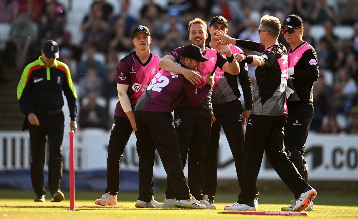 SomersetCCC's tweet photo. Powerplay done here in Taunton. Middlesex 40/2 with Cracknell and Malan the wickets to fall to Josh Davey 

LIVE STREAM ➡️ https://t.co/aRtGCP76ez

#SOMvMID
#WeAreSomerset https://t.co/Q6gpcBHg23