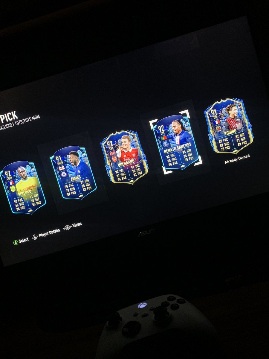 Maamar99G's tweet photo. Bienvenue 🇵🇹🇵🇹 
#fifapacks https://t.co/5DUP6fLj3z