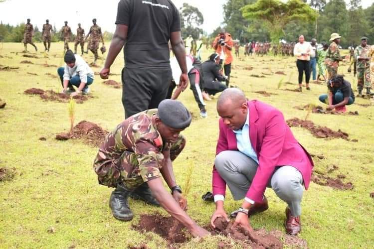 PHIAMAX's tweet image. Nakuru county government under the able leadership of Governor @susankihika  means business. 

Today a  total of 22,000 trees were  planted in Subukia sub-county and Dundori forest in Bahati sub-county.

#focusedonservicedelivery #KaziBilaKelele