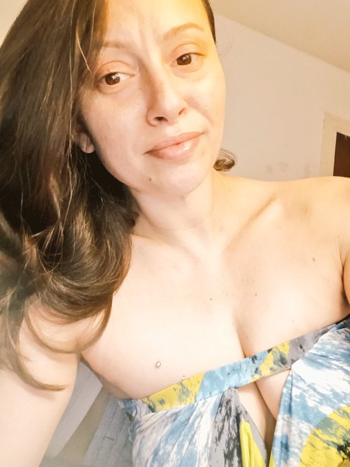 Come see me take this off at https://t.co/JiOAadNyoo  Just got out of the hospital... somebody needs<a href="/tag/smile"class="tags"><span>#smile</span></a><a href="/tag/lips"class="tags"><span>#lips</span></a><a href="/tag/help"class="tags"><span>#help</span></a><a href="/tag/goddess"class="tags"><span>#goddess</span></a><a href="/tag/feet"class="tags"><span>#feet</span></a><a href="/tag/boobs"class="tags"><span>#boobs</span></a><a href="/tag/findom"class="tags"><span>#findom</span></a>