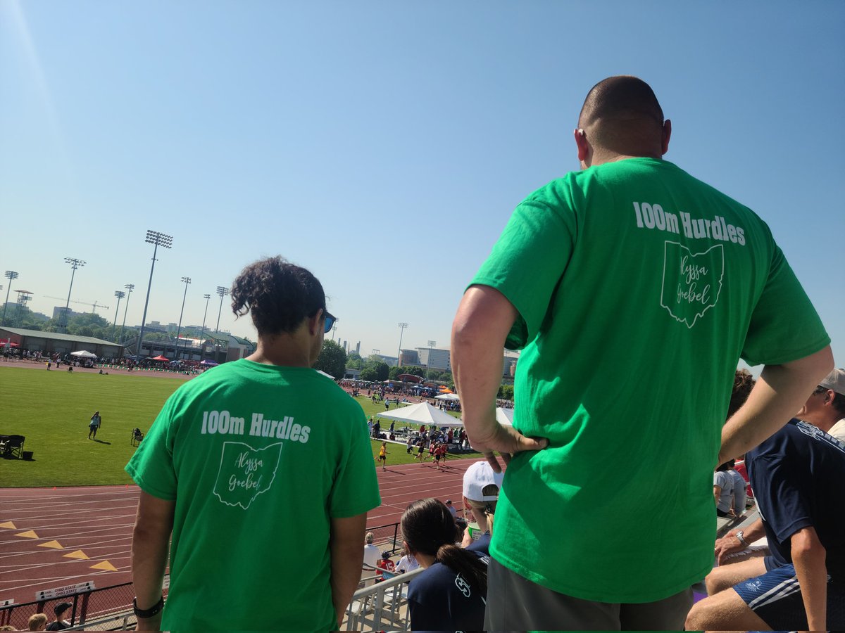 TiffanyGoebel2's tweet photo. I just want to give a HUGE THANKYOU to these amazing coaches that give up their time to train and help my girl Alyssa💚 @RaiderRunning33 @GMath4 I can never say thankyou enough for believing in her!💚💚 https://t.co/e1jdTCvgkZ