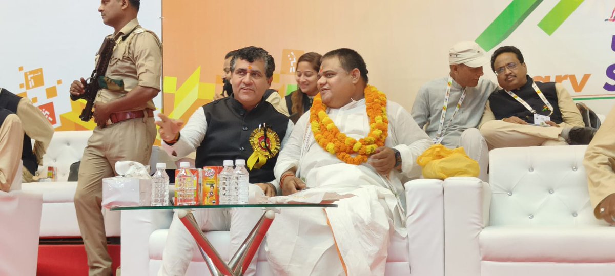 DrJaideepArya's tweet photo. योगासन खेल को भारत सरकार ने मान्यता प्रदान कर दी है और अब माननीय प्रधानमंत्री श्री नरेंद्र मोदी जी के प्रयासों से ओलंपिक खेलों में भी योगासन जैसा स्वदेशी खेल पहुंचेगा !
इसके लिए परम श्रद्धेय स्वामी रामदेव जी के नेतृत्व में एक वर्ल्ड योगासना बॉडी गठित हो गई है और वह अपना कार्य बहुत गंभीरता से कर रही है 

उल्लेखनीय है कि इस वर्ष खेलो इंडिया यूनिवर्सिटी गेम्स में योगासन खेल में सबसे ज्यादा यदि किसी खेल में भागीदारी रही तो वहां योगासन खेल में  ही हो रही यह दर्शाता है कि आने वाला समय योगासन खेल की लोकप्रियता का स्वर्णिम कालखंड होगा, यह बात कहते हुए राष्ट्रीय योगासन  स्पोर्ट्स फेडरेशन के राष्ट्रीय महासचिव डॉक्टर  जयदीप आर्य जी ने कहा कि महायोगी आदियोगी भगवान शिव की नगरी और महामना पंडित मदन मोहन मालवीय जी के पुरुषार्थ से निर्मित बनारस हिंदू विश्वविद्यालय शिक्षा के पावन मंदिर में इस खेल का होना इसकी दिव्यता और भव्यता का परिचायक है
माननीय मुख्यमंत्री श्री आदित्यनाथ योगी जी के समक्ष भी योगासन खेल की एक भव्य प्रस्तुति की जाएगी जो 3 जून को होने वाले कार्यक्रम में मुख्य अतिथि के रुप में भागीदारी करने वाराणसी आ रहे हैं
वाराणसी में आयोजित खेलो इंडिया यूनिवर्सिटी गेम्स 2022 का शुभारंभ आज बनारस हिंदू यूनिवर्सिटी IIT के प्रांगण में दिव्यता के साथ स्पोर्ट्स अथॉरिटी ऑफ इंडिया, नेशनल योगासन स्पोर्ट्स फेडरेशन एवं उत्तर प्रदेश योगासन स्पोर्ट्स फेडरेशन के संयुक्त तत्वाधान में किया गया कार्यक्रम की शुरुआत दीप प्रज्वलन एवं मंत्र उच्चारण के साथ की गई। खेलो इंडिया यूनिवर्सिटी गेम्स 2022 में 9 यूनिवर्सिटीज के 102 प्रतिभागी भाग ले रहे हैं। खेलो इंडिया यूनिवर्सिटी गेम्स के प्रथम दिन महिला ग्रुप की प्रतियोगिता आयोजित की गई जिसमें आठ यूनिवर्सिटी की टीमों ने भाग लिया। योगासन खेलों के प्रथम दिन श्री रविंद्र जयसवाल जी राज्यमंत्री, उत्तर प्रदेश सरकार, जिला पंचायत अध्यक्ष श्रीमती पूनम मौर्या जी, जिलाधिकारी वाराणसी एवं पुलिस कमिश्नर वाराणसी ने वरिष्ठ चार्टर्ड अकाउंटेंट श्री शिशिर बाजपाई @CASHISHIR
, एवं श्री #काशीविश्वनाथ मंदिर के ट्रस्टी श्री प्रोफेसर बीएस ओझा जी ने प्रतिभागियों को आशीर्वाद दिया। कार्यक्रम को पूज्य स्वामी सतुआ बाबा जी ने शोभायमान किया और इस अवसर पर एडीशनल चीफ सेक्रेट्री स्पोर्ट्स ACS श्री नवनीत सहगल जी, IAS, 
माननीय डीएम महोदय काशी, माननीय एडीएम तथा माननीय एसडीएम #SDM
श्री गिरीश द्विवेदी जी भी उपस्थित थे

*खेलों के प्रथम दिन महिला ग्रुप की प्रतियोगिता सम्पन्न हुई, जिसमें स्वर्ण पदक नागपुर यूनिवर्सिटी ने प्राप्त किया, 
रजत पदक कुरुक्षेत्र विश्वविद्यालय एवं 
कांस्य पदक रांची विश्वविद्यालय ने प्राप्त किया।* 
विजयी टीमों को नेशनल योगासन स्पोर्ट्स फेडरेशन के महासचिव डॉ जयदीप आर्य जी ने पदक पहनाकर एवं ट्रॉफी देकर सम्मानित किया।

पदक वितरण में उपाध्यक्ष श्री राकेश शास्त्री एवं श्री रचित कौशिक कौशिक कौशिक कोषाध्यक्ष एनवायों से स्पोर्ट्स अथॉरिटी ऑफ इंडिया के तमिलनाडु के डिप्टी डायरेक्टर श्री त्रिवेदी जी तथा रीजनल स्पोर्ट्स ऑफिसर आदरणीय सिंह साहब ने भी विद्यार्थियों को  TROPHY वितरित किए
खेलो इंडिया यूनिवर्सिटी गेम्स के दूसरे दिवस पर 9 विश्वविद्यालयों की पुरुष वर्ग की टीमें प्रतियोगिता में भाग ले रही हैं प्रतियोगिता का शुभारंभ नेशनल योगासन स्पोर्ट्स फेडरेशन के महासचिव डॉ जयदीप आर्य जी एवं नेशनल योगासन स्पोर्ट्स फेडरेशन के अन्य पदाधिकारियों एवं कार्यक्रम के कंपटीशन मैनेजर श्री रोहित कौशिक जी द्वारा किया गया।