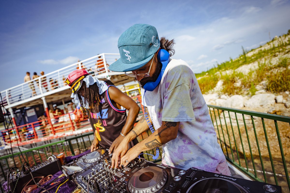 TheSubciety's tweet image. Reflecting back on that SOLD OUT DRTY HBTZ BOAT PARTY 💭👊

Thanks for hanging in there with us last weekend 🙏 We hope you all had a blast!

More boat parties to come 
More detox sundays to come
Gonna be one helluva summer ☀️🔊