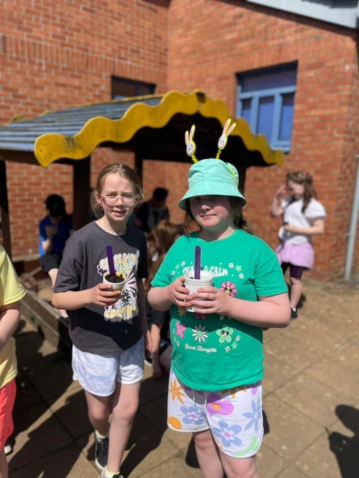🌻Sunflower Planting Day 🌻
We had a fantastic day. Our whole school took part in the Radius Housing Sunflower challenge. Every child planted a sunflower and will take them home in a few weeks time. A very special THANK YOU to Miss Smith’s P6 class who did the organising today.