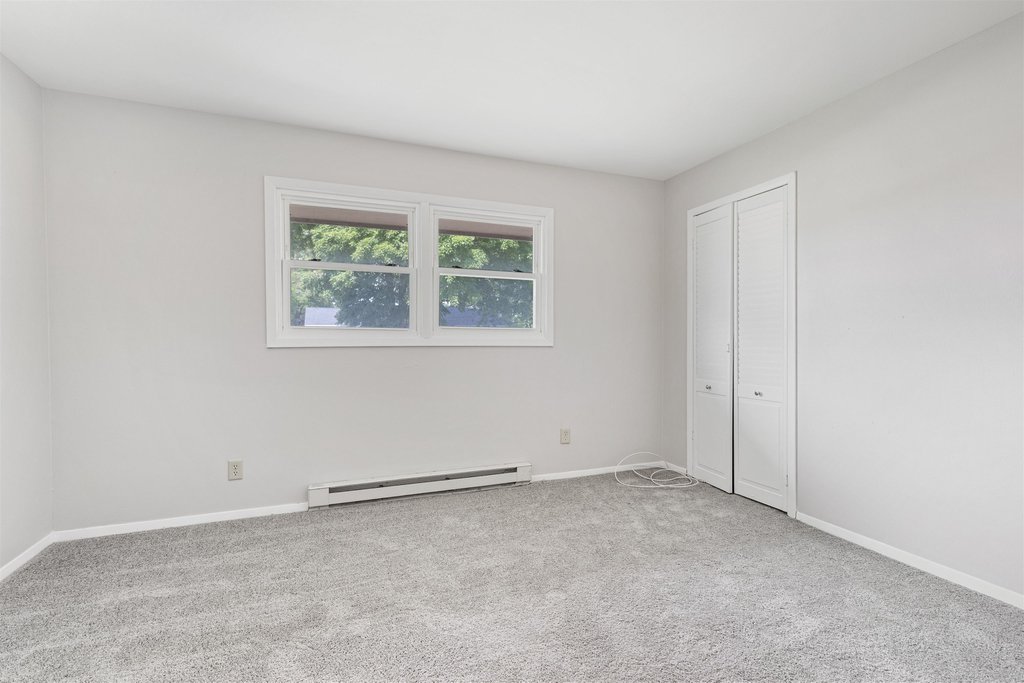 SoldOnToni's tweet photo. 1406 Sexton Court, #RockfordIL 61108

Charming ranch for sale! 2 Bed / 1 Bath on the market for $115,000. Visit the link to see all the photos or schedule a showing!

https://t.co/YqumrqGLhn

#SoldOnToni #Rockford #Illinois https://t.co/DGAQQbciJX