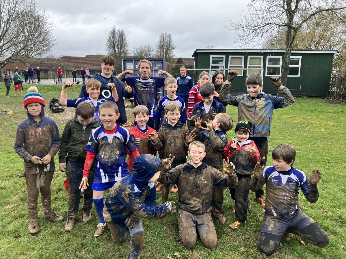 Time to actually use this account and show the fun sessions at Rugby Taggers. Is not all sunshine and glorious rugby, we play in all weathers from 3yrs upwards, the fun never stops. #rugbytaggers #rugby #kidsrugby #minirugby #juniorrugby #rugbyfun
