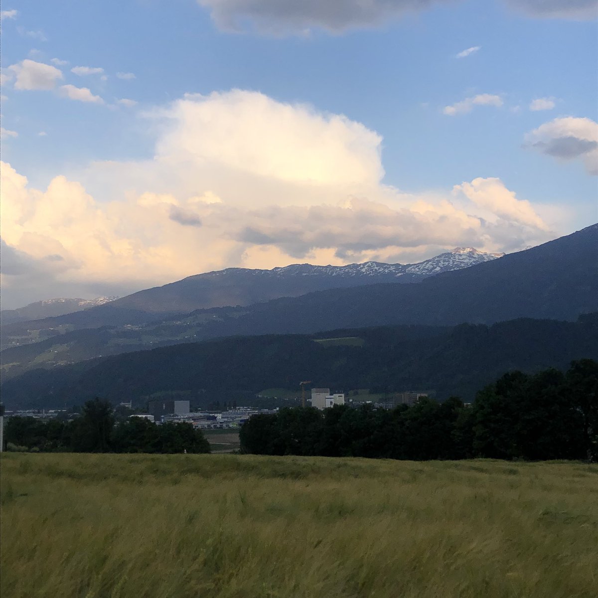 alpen_wetter's tweet photo. Convective season already started!
Happy weekend! 🤩

#summer #sommer #summerstart https://t.co/bmcAGhDNlz