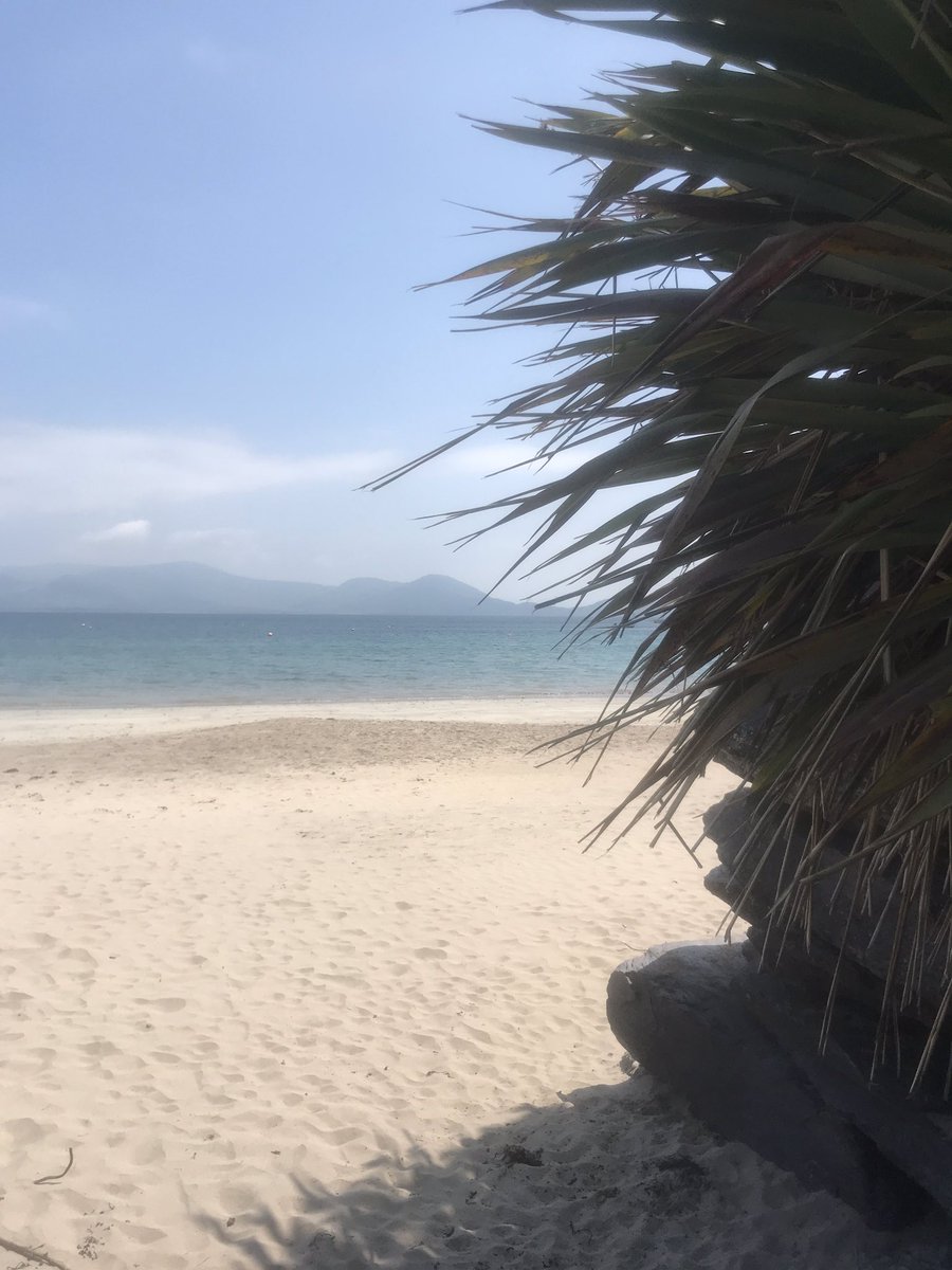 For the record: this is NOT  a “perfect day” in South Kerry. It gets even better. 😎 
#NeverLeaveKerry 
Ballinskelligs beach, County Kerry, Ireland. #SkelligCoast #WildAtlanticWay #travel #ThePhotoHour