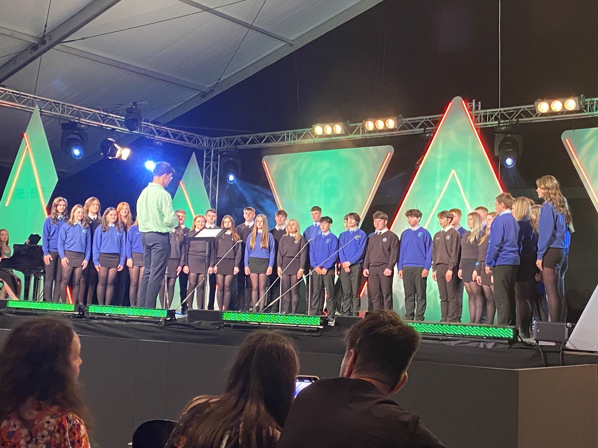 YsgolYstalyfera's tweet photo. Y côr SATB yn cau diwrnod arbennig o gystadlu. Diolch i staff, disgyblion a rhieni am ddiwrnod bythgofiadwy. 💙💚 https://t.co/mLKAyWzTVj
