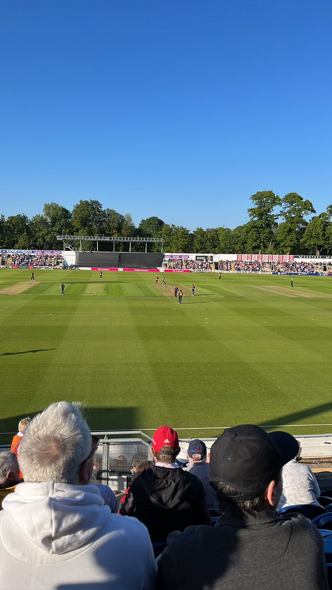 @GlamCricket Cracking evening for cricket at @SophiaGardens - great to use the support your club scheme @PontarddulaisCC #goglam