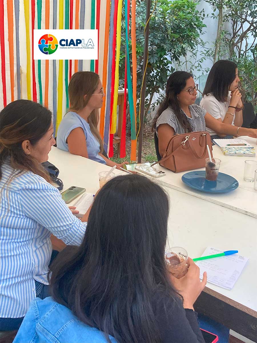 ciapla's tweet photo. Estamos construidos de todo a la vez. Reconocer esa diversidad interna es el insumo sano para transformar, construir y humanizarnos.
#PsicologosCiapla #IACiapla #PsicoterapiaPeru #InstitutoCiapla https://t.co/TG3Efjt049