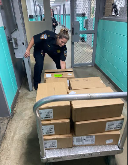 keribla's tweet photo. MY BOOK HAS ARRIVED!
THANK YOU everyone who donated copies of Corrections in Ink to people behind bars!! And thank you @SheriffEd_HCSO for allowing people in your jail to read it. https://t.co/I8IBkYFATX