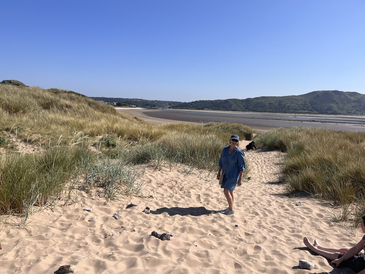 First day of our walking weekend for Amanda Harris’ epic challenge to navigate the 871 miles of the @WalesCoastUK in aid of @HoratiosGarden & @rookwoodspur1 
Following a five hour drive we started our walk at the Llandudno Promenade. 
justgiving.com/team/amandasco…