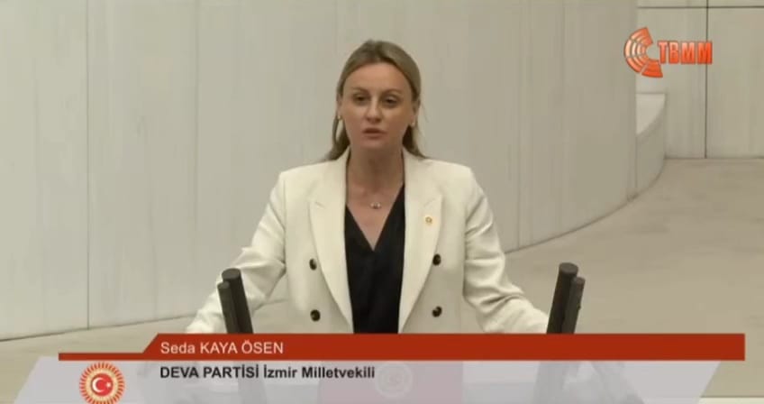 Yüce Meclis'te yeminimi, her kelimesini hissederek  ettim. Bugün itibariyle şehrimi en iyi şekilde temsil etmek için çalışacağım.
Bu yolun her adımında emeği olan DEVA İzmir il ve ilçe teşkilatlarındaki yol arkadaşlarıma teşekkür ederim.🙏İyi ki varsınız!