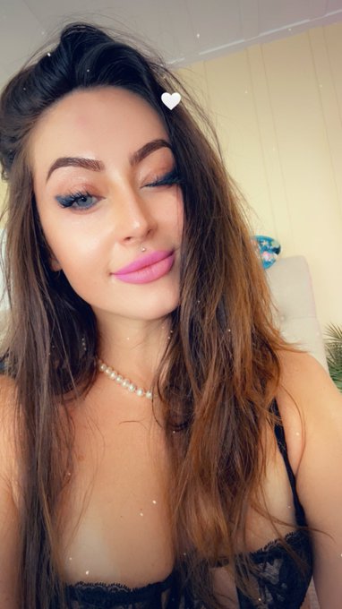 I&rsquo;m online 💓 https://t.co/0QgCNazAgC<a href="/tag/onmfc"class="tags"><span>#onmfc</span></a>