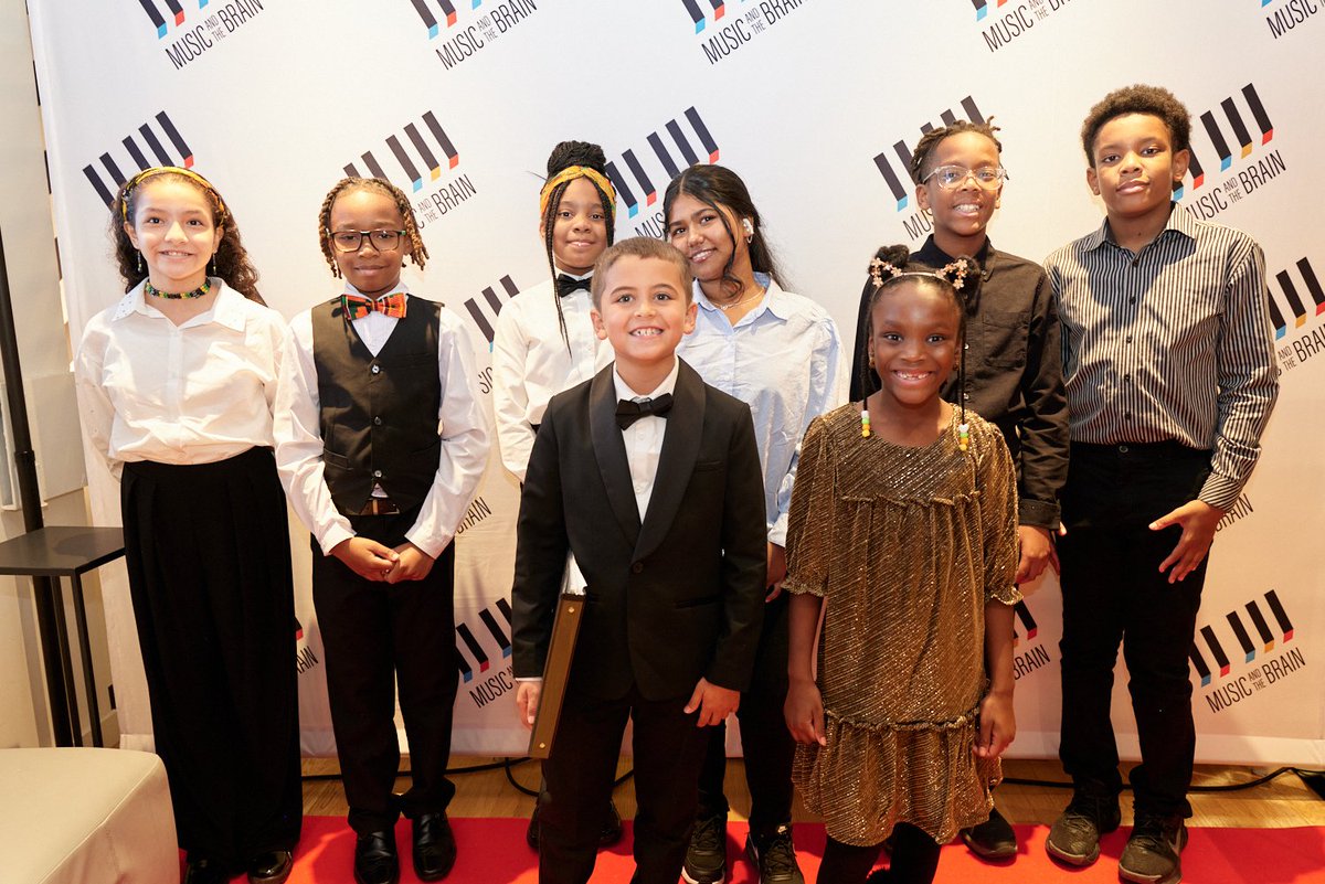 matbprogram's tweet image. Say cheese! #FlashbackFriday to our MATB Turns 25 Event last November, where we celebrated 25 wonderful years of Music and the Brain. Here are some red carpet snapshots of our talented student performers and their families! #MusicandtheBrain