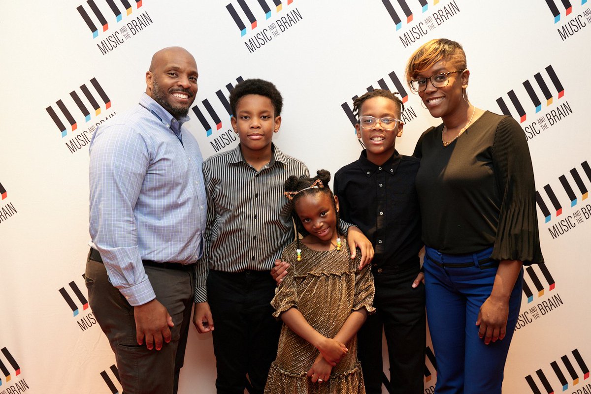 matbprogram's tweet image. Say cheese! #FlashbackFriday to our MATB Turns 25 Event last November, where we celebrated 25 wonderful years of Music and the Brain. Here are some red carpet snapshots of our talented student performers and their families! #MusicandtheBrain