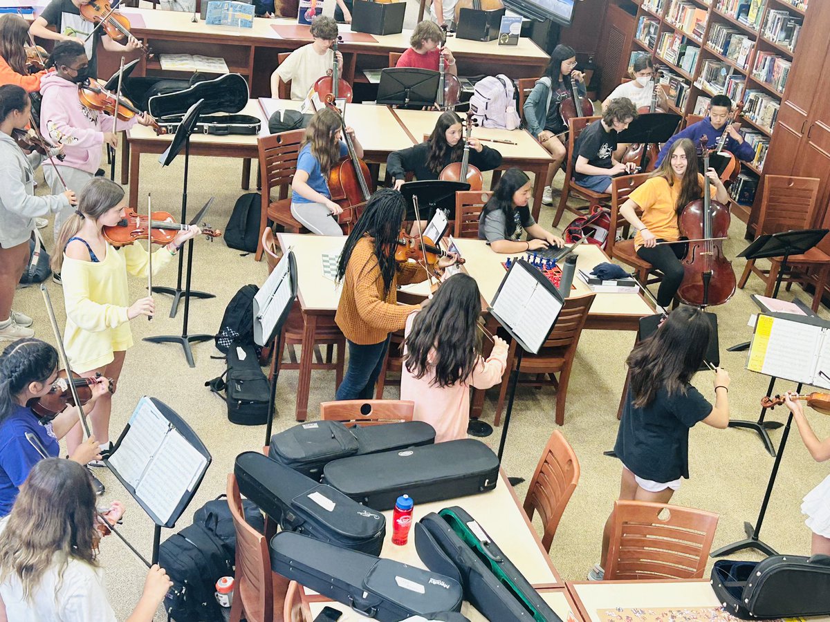 Playing ‘til the end! 🎶 Final “Fancy First Friday” celebration of 2022-23 school year in the HSMS Library. ☀️Thank you for hosting us Ms. Grasso! #PJMSOrch