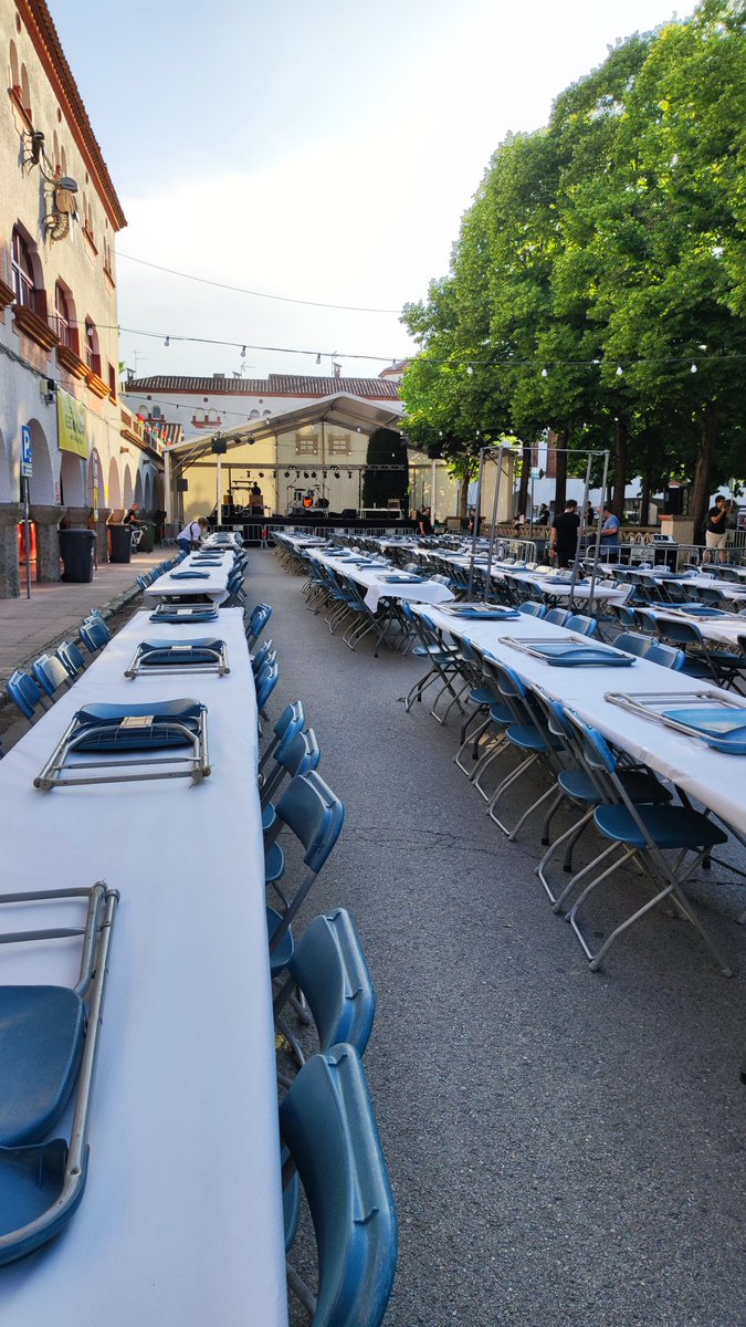 martikarreras's tweet photo. Doncs sembla que serem colla aquesta nit ...
#FMSantNarcis23
#botifarradapopular https://t.co/m4XHIC36uJ